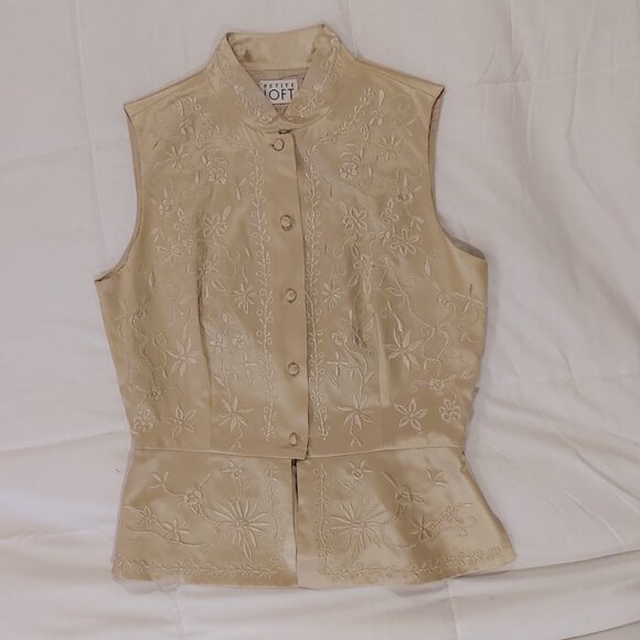 NWT Elegant Cream Embroidered Blouse - Picture 5 of 8